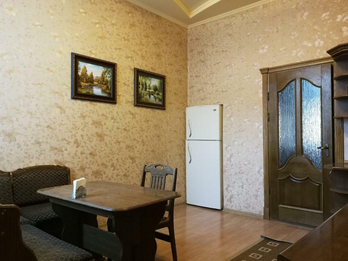 Затишна Квартира В Центрі Міста Ternopil Ngoại thất bức ảnh