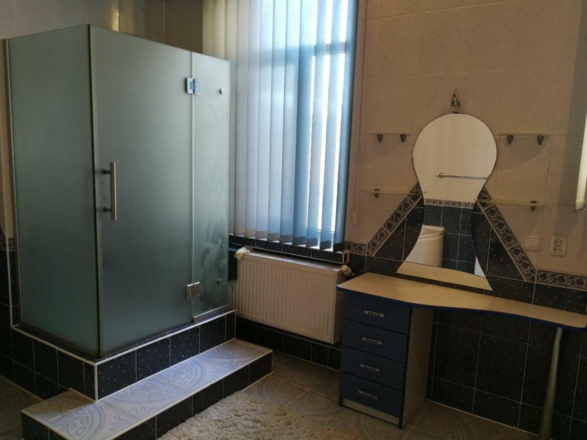 Затишна Квартира В Центрі Міста Ternopil Ngoại thất bức ảnh