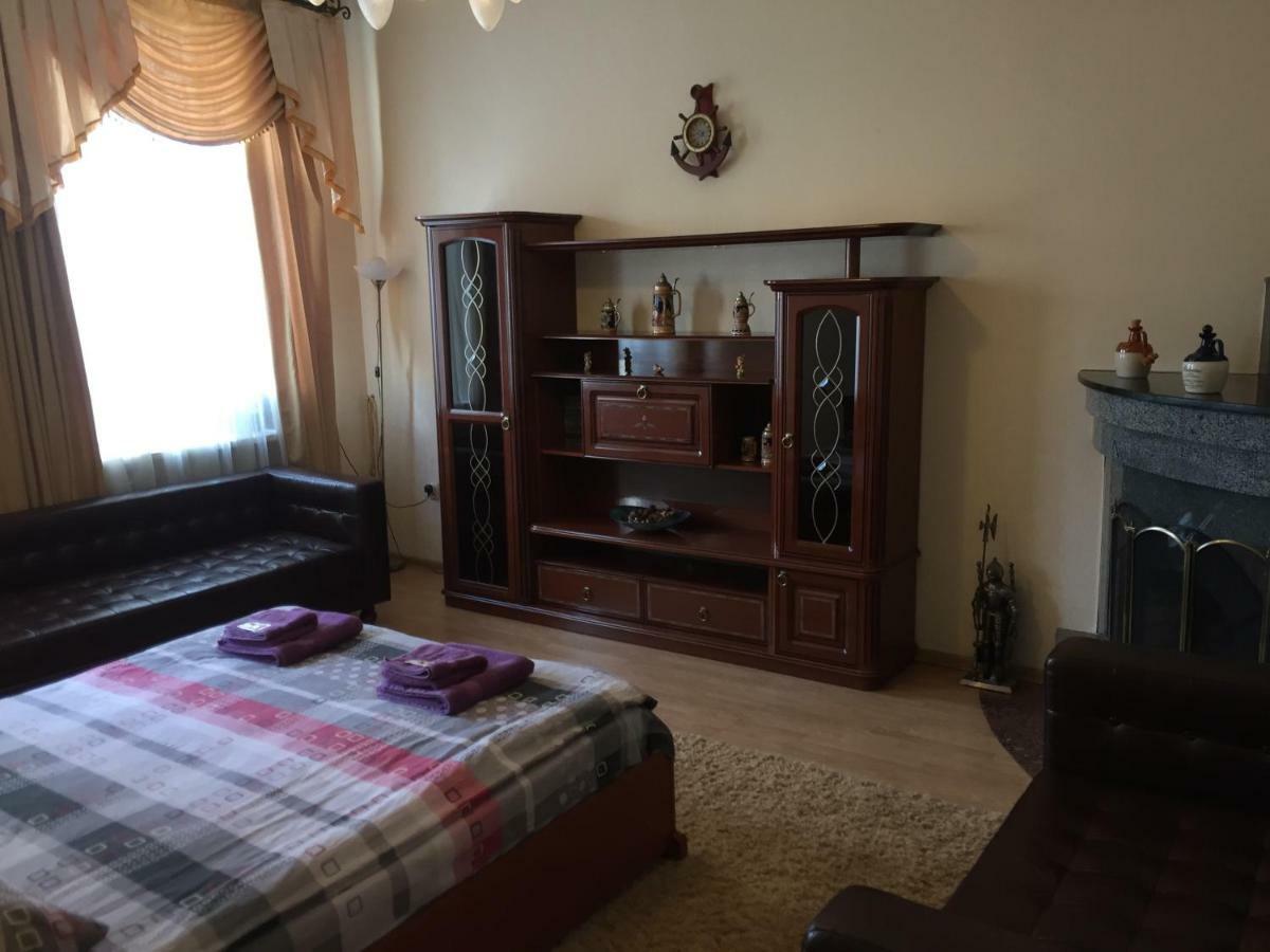 Затишна Квартира В Центрі Міста Ternopil Ngoại thất bức ảnh
